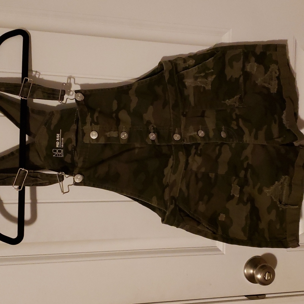 Camo shorts overall